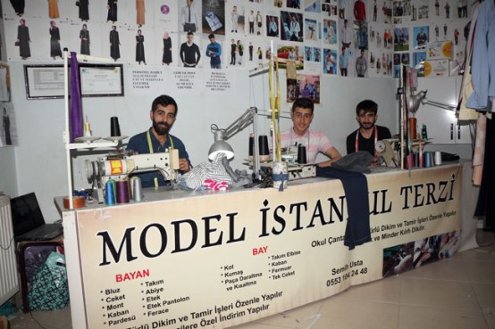 MODEL İSTANBUL TERZİ SEMİH USTA: Ramazan Bayramınız kutlu, yüreğiniz umutlu, umutlarınız atlı, sevdanız kanatlı, mutluluğunuz katlı, sofranız tatlı, mekânınız tahtlı, ömrünüz bahtlı olsun.