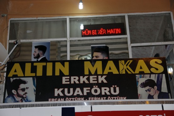 ALTIN MAKAS ERKEK KUAFÖRÜ ERCAN ÖZTÜRK: Yürekten bir dua, tatlı bir tebessüm, sıcak bir mesaj, kapatır mesafeleri, birleştirir gönülleri. Kalbiniz nur, eviniz huzur dolsun, Ramazan Bayramınız mübarek olsun.