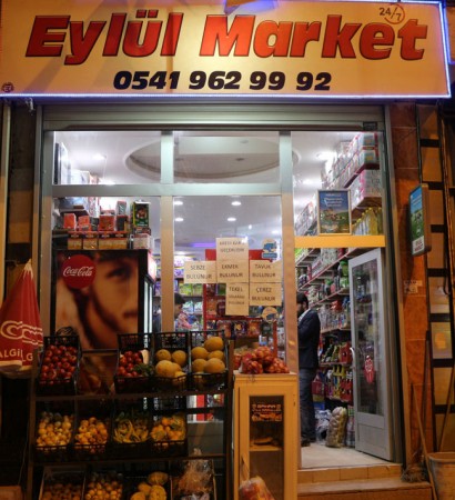 EYLÜL MARKET ERGİN ÖZLİ:  Müslüman coğrafyasında akan kan ve gözyaşının durmasını ve bütün din kardeşlerimizin bayram sevincini yaşayabilmelerini Yüce Allah'tan niyaz ediyorum. Ramazan Bayramımız mübarek olsun