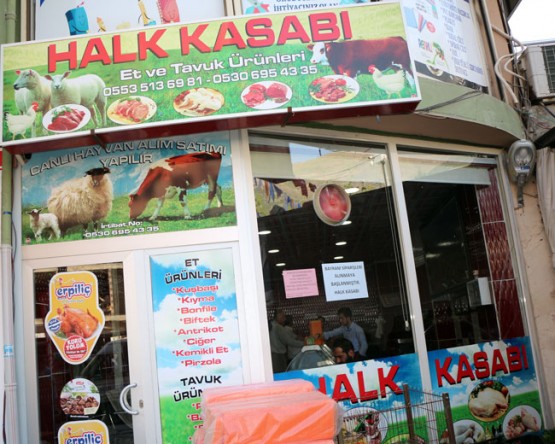 HALK KASABI DEMİRDAŞ KARDEŞLER: Hayır kapılarının sonuna civarı açık, talihsiz kaza ve belaların bertaraf meydana geldiği Ramazan Bayramınızın yaşadığınız tüm sıkıntıları alıp götürmesi dileğiyle.. Bayramınız mübarek olsun, tüm dertleriniz deva bulsun!