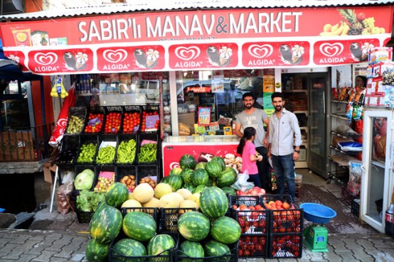 SABIRLI MARKET & MANAV SABIR ATMACA: Çılgınca esen rüzgâr, kavurucu güneşli terleten günler, yıldızlarla dolu bir dünyadır bayramlar. Ramazan Bayramınız Mübarek olsun her şey istediğiniz gibi olsun inşallah.