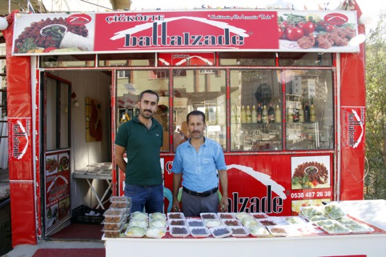 BATTALZADE ÇİGKÖFTE ŞEMDİNLİ BAYİİ BÜLENT BAY: Her şeye kadir olan Yüce Allah, bizleri, doğru yoldan ve sevdiklerimizden ayırmasın! Hayırlı ve bereketli Ramazan Bayramları dileğiyle.