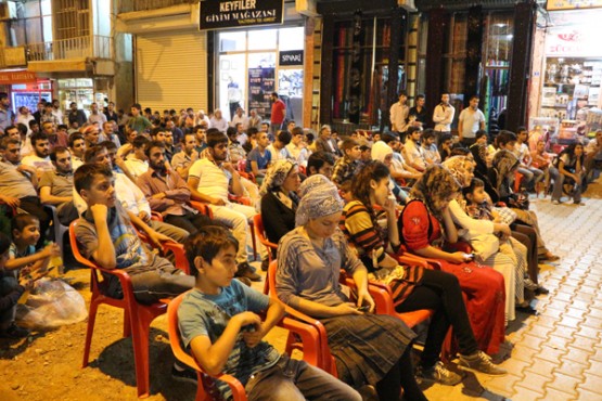 Şemdinli'de tiyatro şenliği! Foto: İlhan Demir