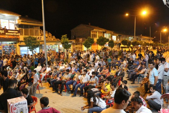 Şemdinli'de tiyatro şenliği! Foto: İlhan Demir