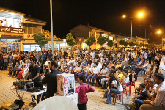 Şemdinli'de tiyatro şenliği! Foto: İlhan Demir