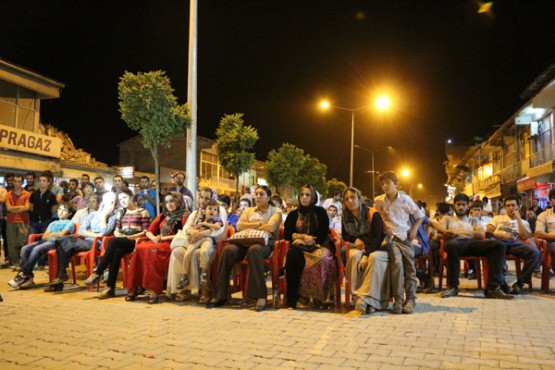 Şemdinli'de tiyatro şenliği! Foto: İlhan Demir