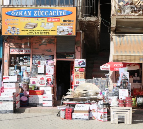 Heyecan ve özlemle beklenen kutsal Ramazan Bayramı geldi, hoşgeldin. Mübarek bayramın sağlık, huzur, mutluluk, bolluk ve bereket getirsin. Hayırlı bayramlar dileğiyle. Özkan ELMAS Özkan ZÜCCACİYE