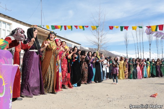 Şemdinli'de 'Kadınlar Günü' coşkuyla kutlandı: FOTO: Mesut KAZAK