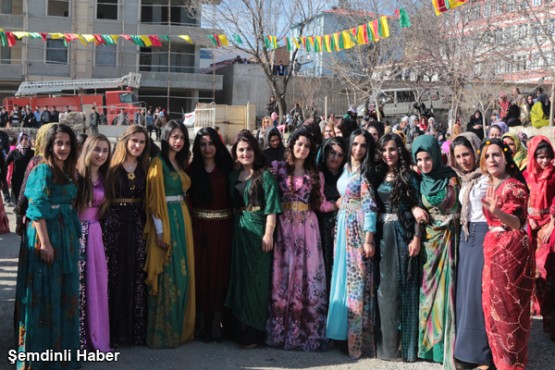 Şemdinli'de 'Kadınlar Günü' coşkuyla kutlandı: FOTO: Mesut KAZAK