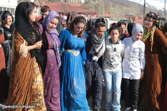 Şemdinli'de 'Kadınlar Günü' coşkuyla kutlandı: FOTO: Mesut KAZAK