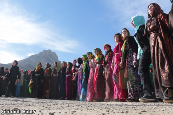 Şemdinli'de 'Kadınlar Günü' coşkuyla kutlandı: FOTO: Mesut KAZAK