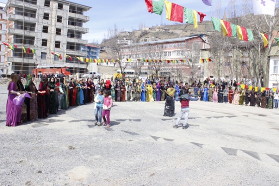 Şemdinli'de 'Kadınlar Günü' coşkuyla kutlandı: FOTO: Servan ÖZEL