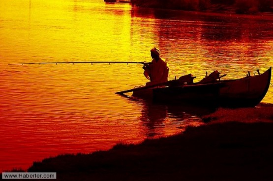 Çölün ortasında kızılla yıkanan vaha: Nil Nehri