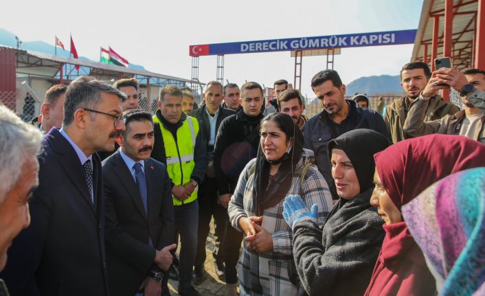 Vali Ali Çelik, Derecik'te ziyaretlerde bulundu