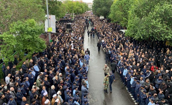 İran Cumhurbaşkanı Reisi için Tebriz'de cenaze töreni