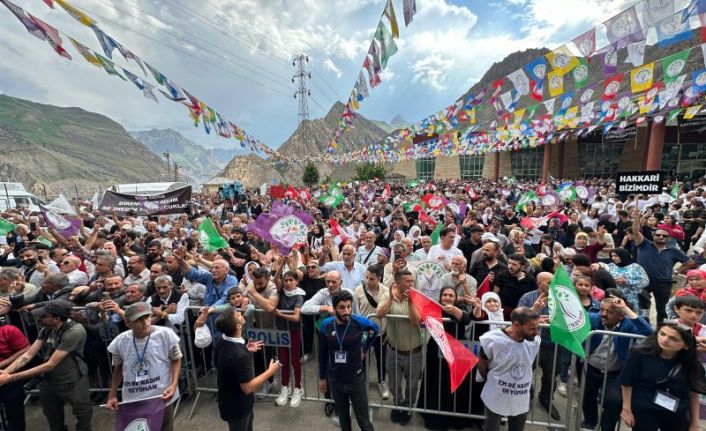 DEM Parti Hakkari'de Kayyıma karşı miting düzenledi