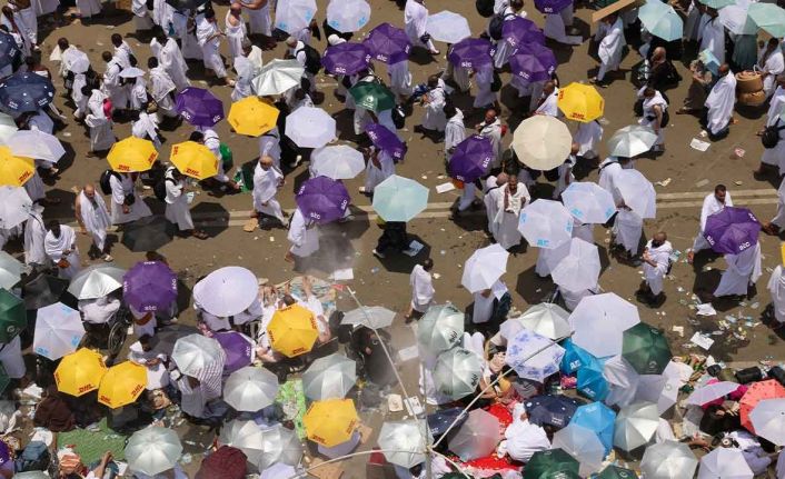 Mekke'de hava sıcaklığı 52 dereceyi buldu: 'Hac ziyaretinde 1000'i aşkın kişi öldü'