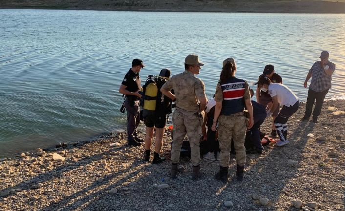 Piknikte dereye giren 2'si kardeş 3 kişi boğuldu