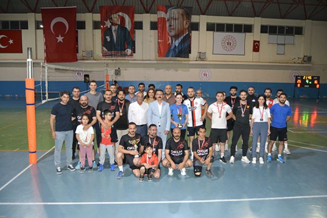 Şemdinli'de Kaymakamlık Voleybol Turnuvası Sona Erdi