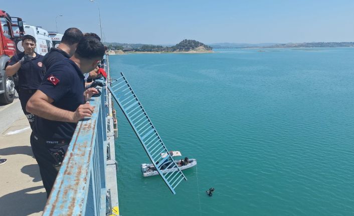 Adana'da otomobil göle düştü: 4 kişilik aile yaşamlarını yitirdi