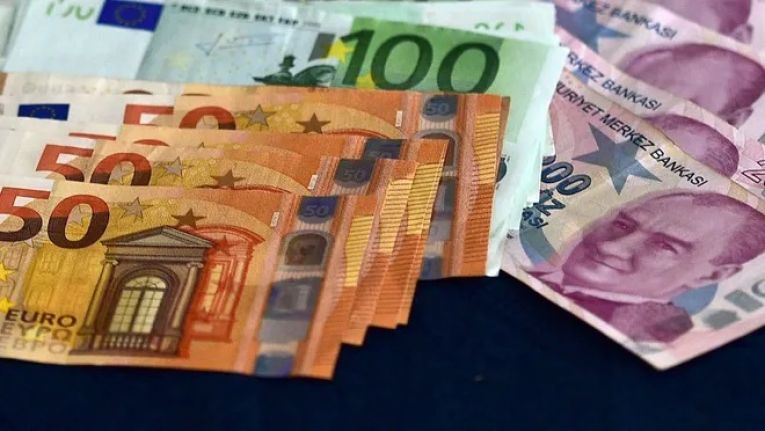 Dolar ve euro ilk işlem gününe nasıl başladı?