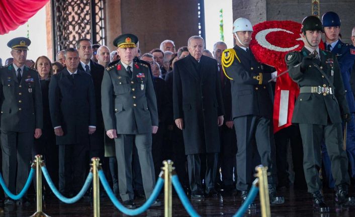 Mustafa Kemal Atatürk, Anıtkabir'de törenle anıldı