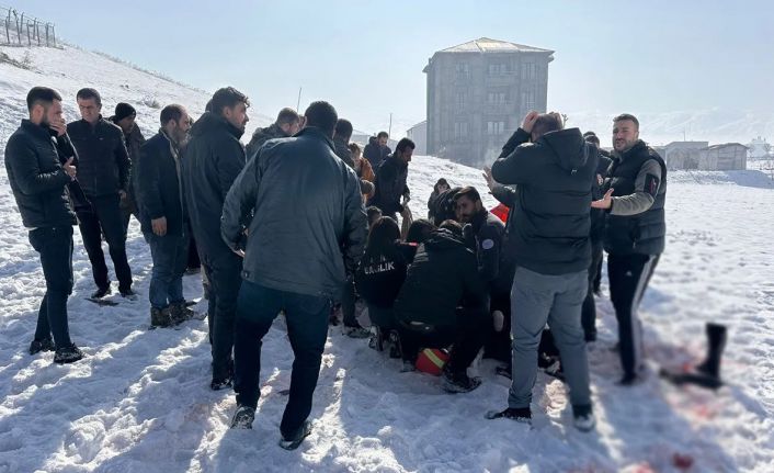 Yüksekova’da köpeklerin saldırısına uğrayan kız çocuğu ağır yaralandı