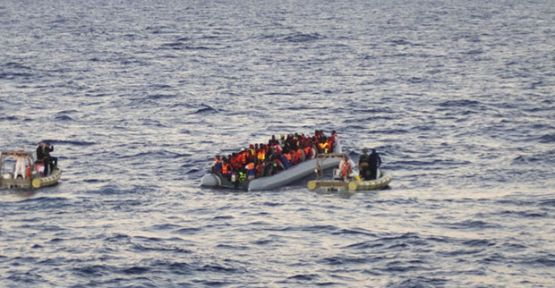 Akdeniz'de göçmen gemisi battı, 700'e yakın kişi kayıp