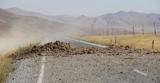 Başkale'de askeri konvoyun geçişi sırasında patlama