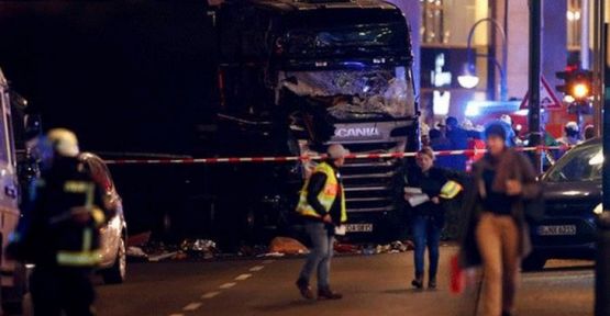 Berlin'de Noel pazarına TIR daldı: 12 ölü 48 yaralı