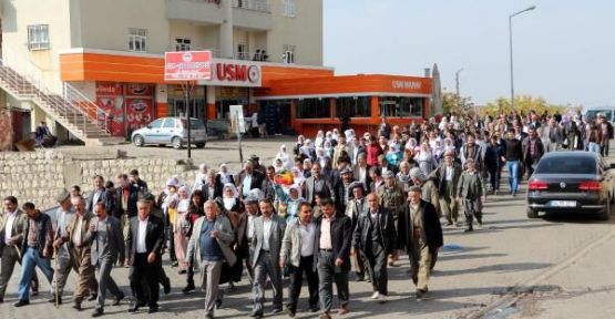 Binler Nusaybin'de utanç duvarını protesto etti