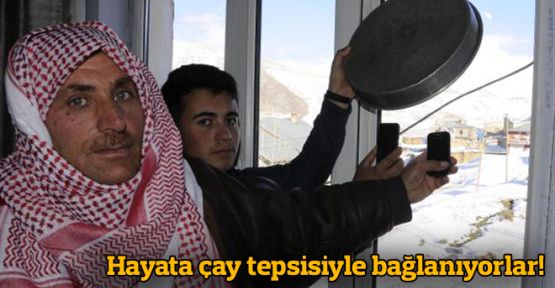 Çay tepsisiyle hayata bağlanıyorlar!