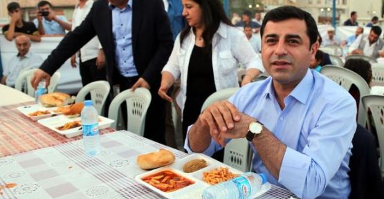 Demirtaş: Bizim sayemizde şu anda koalisyonu tartışıyorsunuz