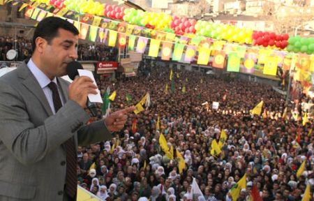 Demirtaş için onlarca merkezde seçim çalışması