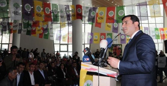 Demirtaş: Sizi korkutan Kürt halkının uzattığı elin batıdan tutulmasıdır