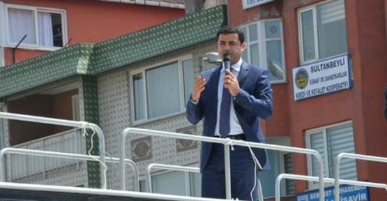 Demirtaş'tan Davutoğlu'na: Taksim'deki barikatları kaldırın