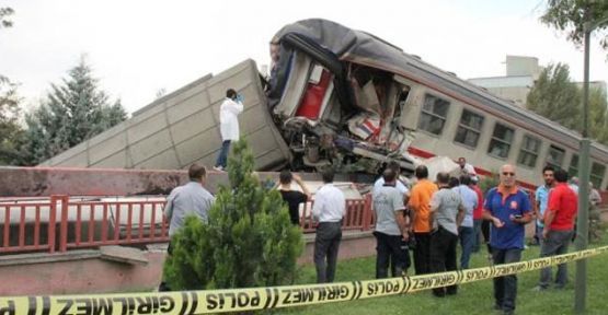 Elazığ'da yolcu treni ile yük treni çarpıştı