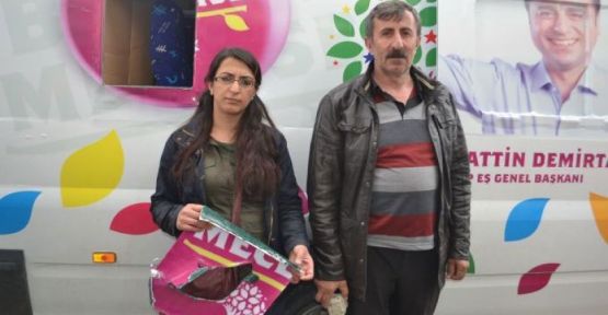 Erzurum'da HDP'nin anons aracına saldırı