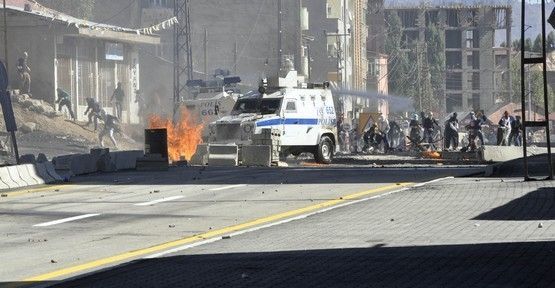 Hakkari'de 4 polis yaralandı