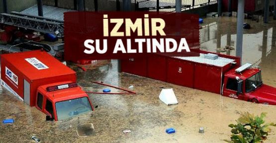 İzmir'de Yağmur Hayatı Felç Etti