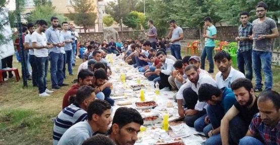 Midyat’ta 'yeryüzü iftar sofrası' kuruldu