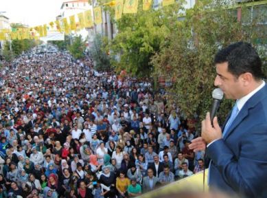 ''Savaş çıkarmak isteyenin Allah belasını versin'