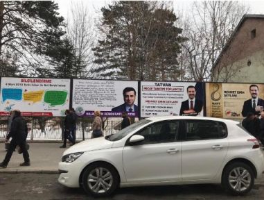 Selahattin Demirtaş'ın mesajı Tatvan'daki billboardlara asıldı