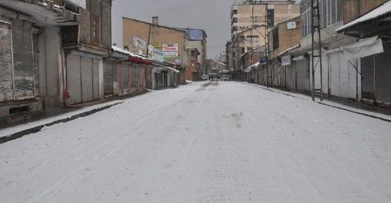 Hakkari ve ilçelerinde kepenkler açılmadı