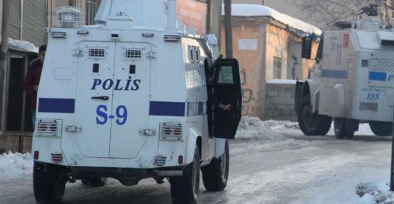 Yüksekova'da da plakasız polis araçları dolaşıyor