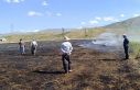 Yüksekova'da tarım arazisinde yangın: Bin...