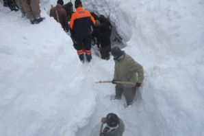 Çığ altında kalan 2 kişinin cesedine ulaşıldı