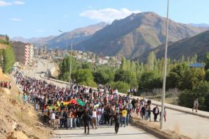 Şemdinli'de Kobanê yürüyüşü