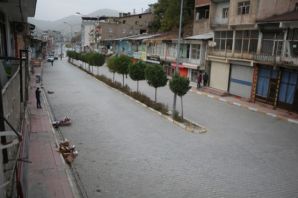 Şemdinli'de olaylar çıktı, kepenkler indirildi