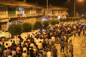 Kobanê'ye saldırılar Şemdinli'de protesto edildi